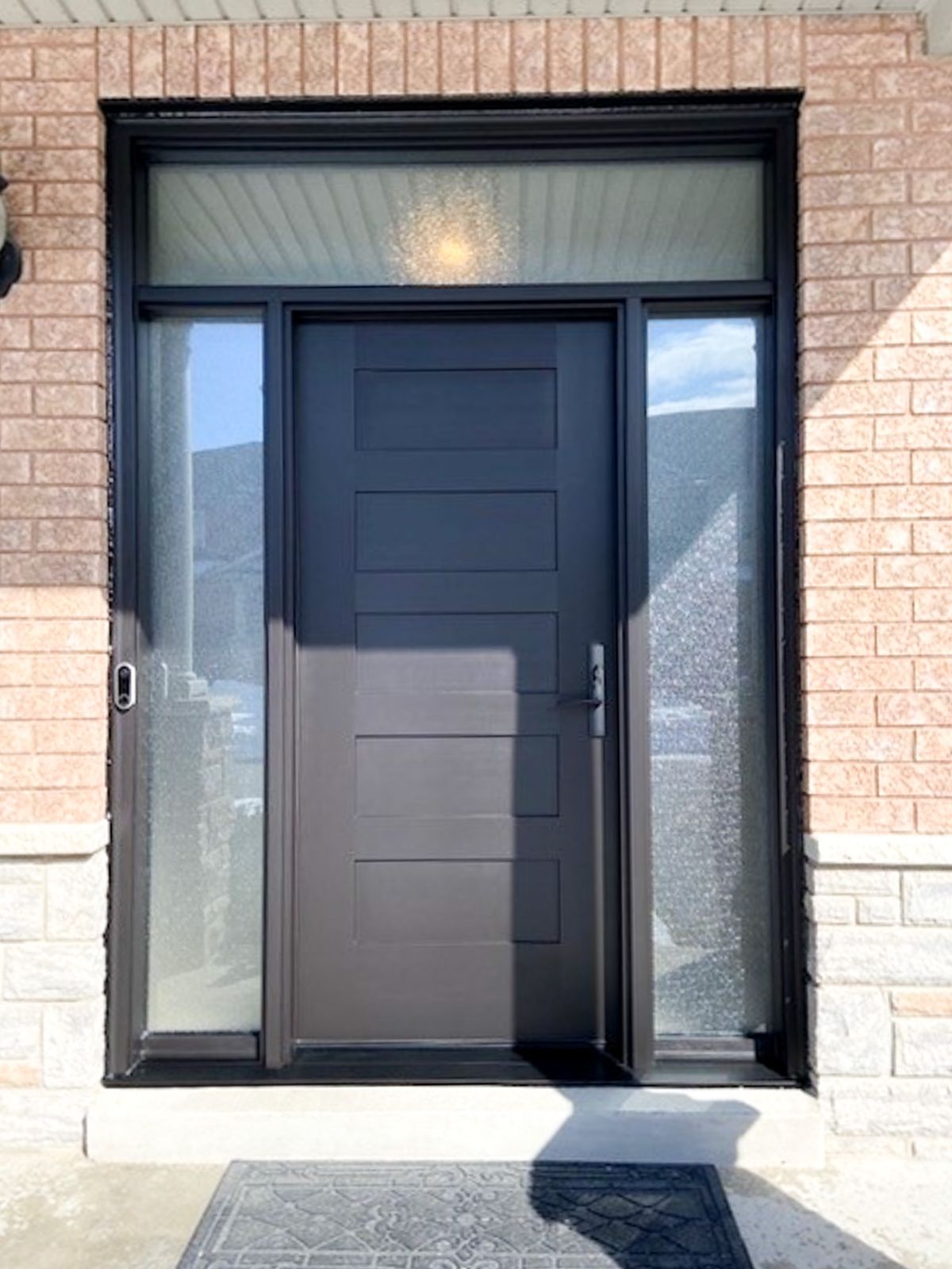 Modern Design Exterior Door En - Home Security Providers recension och pris